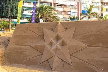 El famoso belén de arena de Las Canteras, icono de la Navidad grancanaria/Antonio Rico.